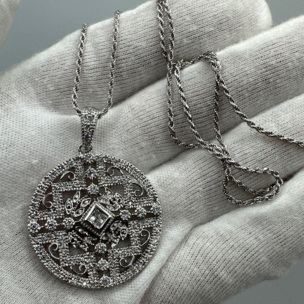 Elegant Silver Necklace with Intricate Pendant
